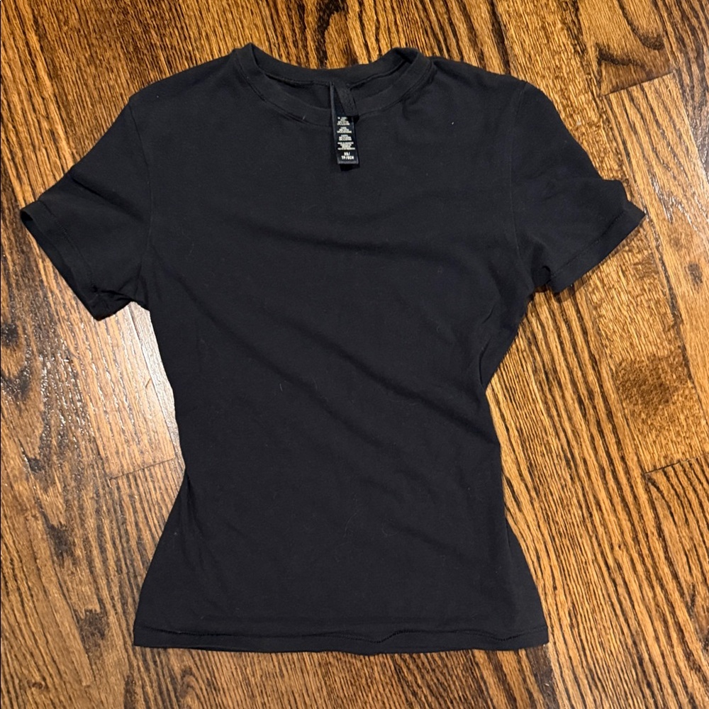 Skims Fits Everybody black Tshirt
